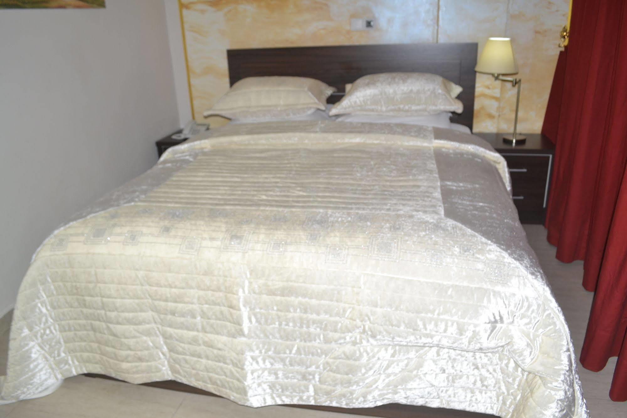 Noubou International Hotel Douala Luaran gambar