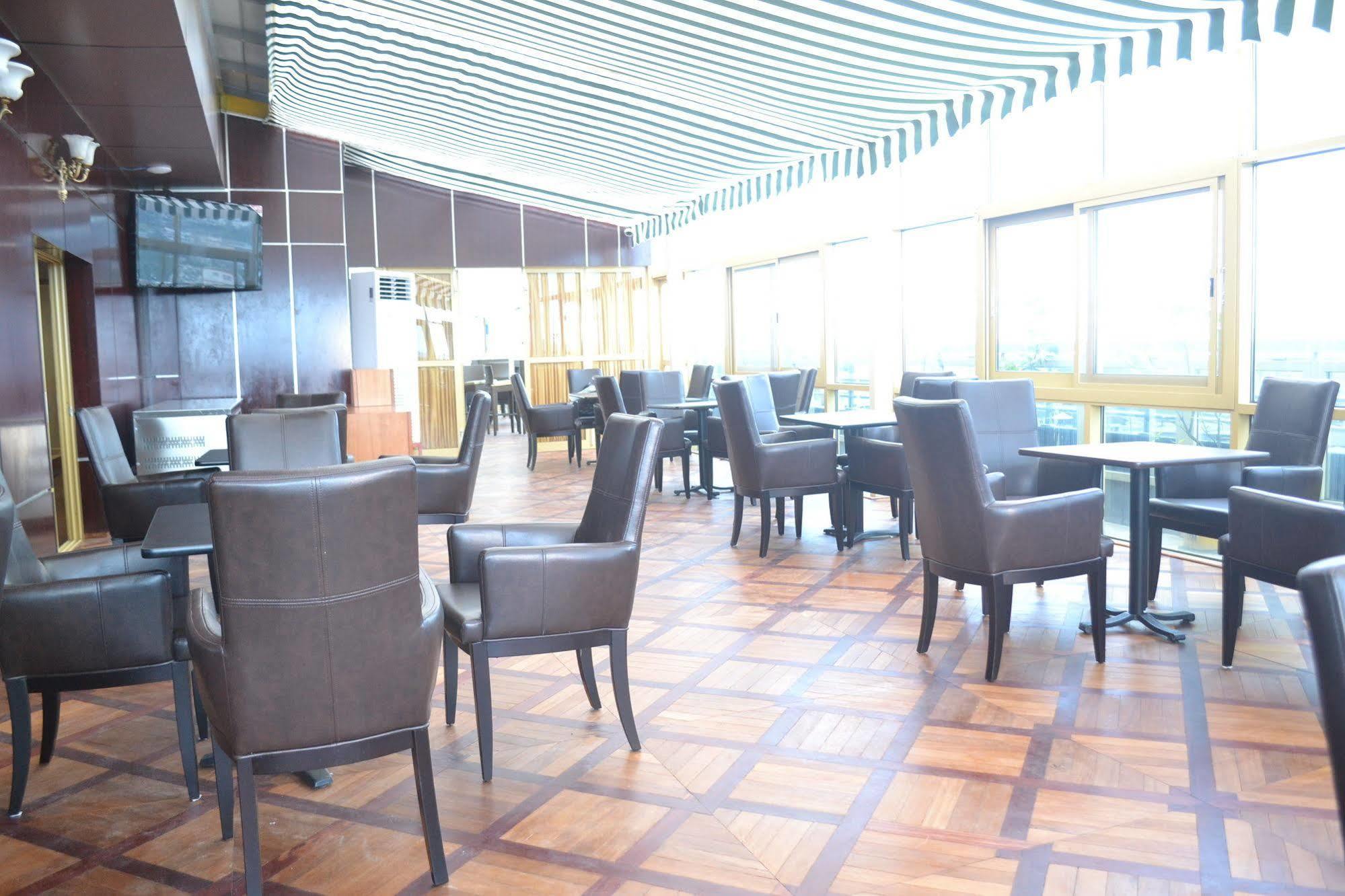 Noubou International Hotel Douala Luaran gambar