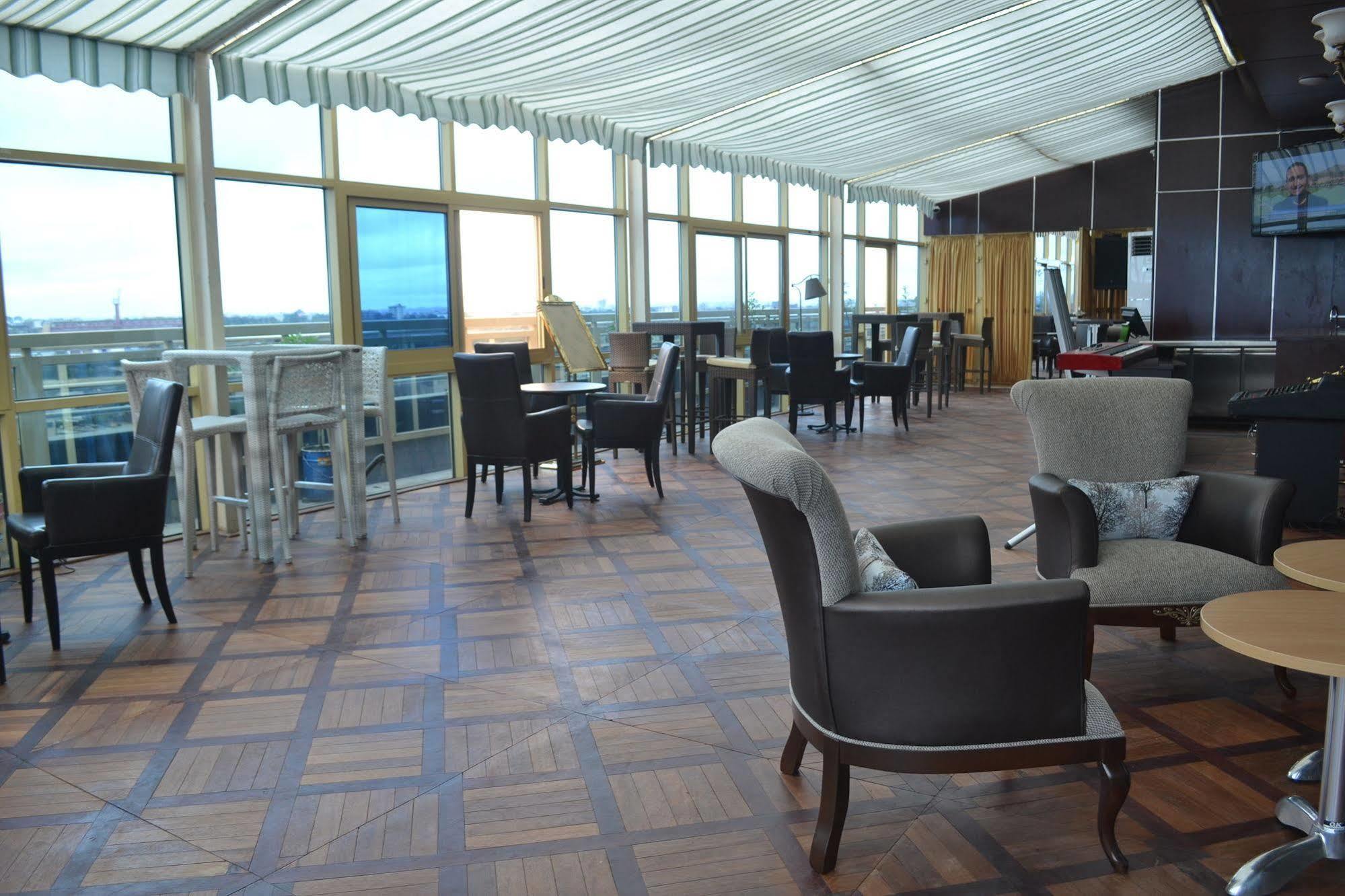 Noubou International Hotel Douala Luaran gambar
