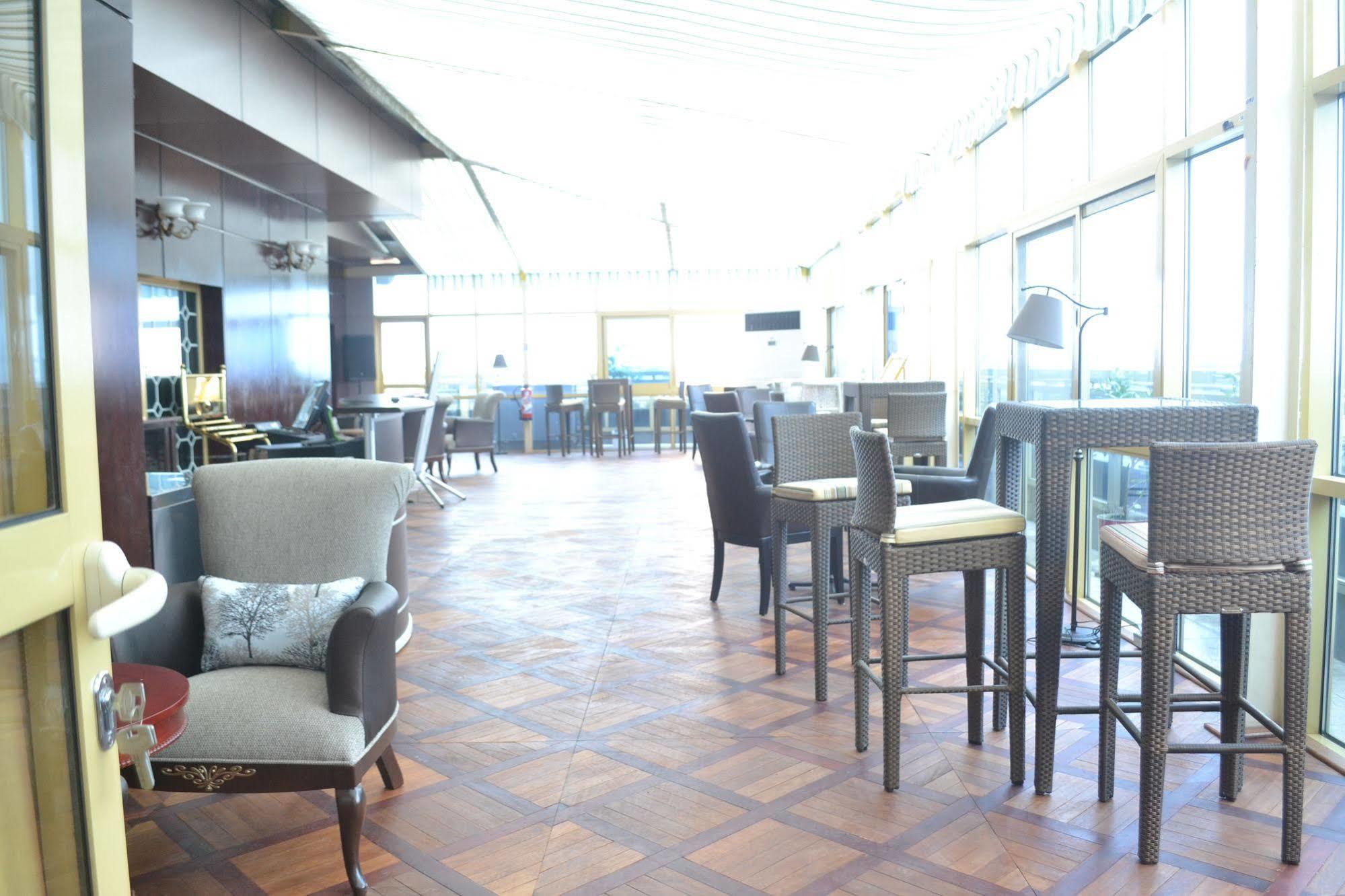 Noubou International Hotel Douala Luaran gambar