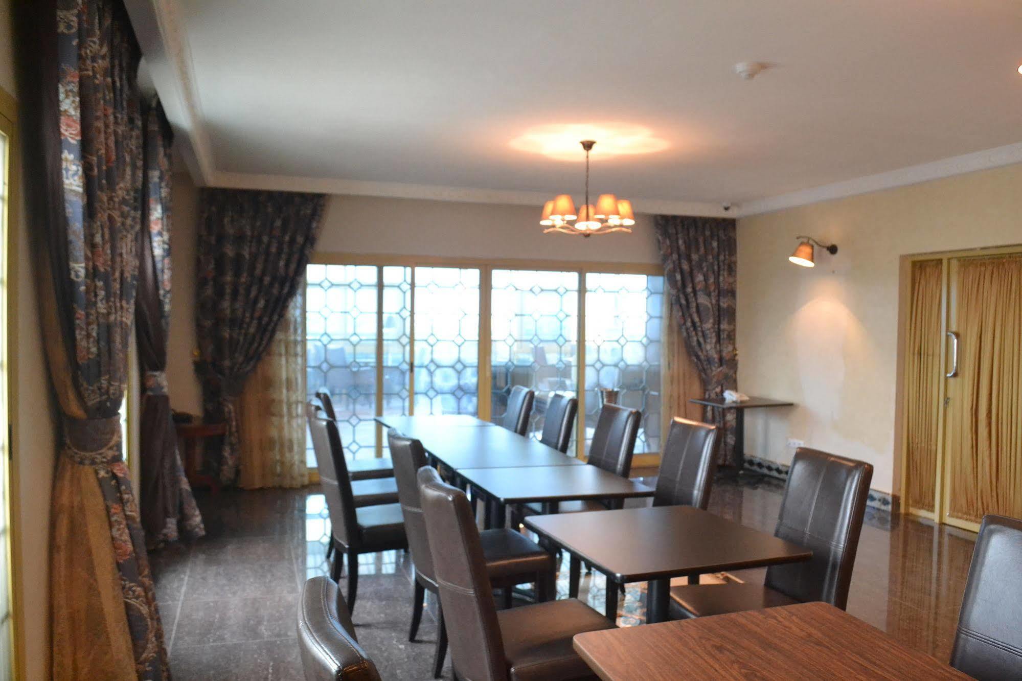 Noubou International Hotel Douala Luaran gambar